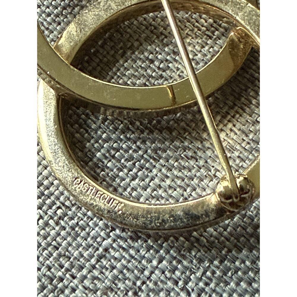 Vintage Gold Tone Signed Castlecliff Double Interlocking Circle Eternity Brooch - Picture 3 of 4